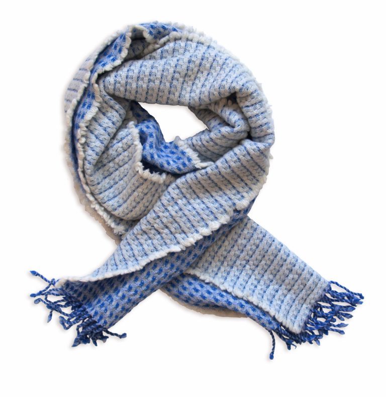 Woven lambswool scarf in blue and white