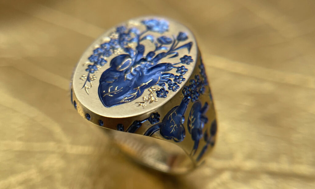 Hand-engraved anatomical heart 18 carat gold signet ring with blue rhodhium