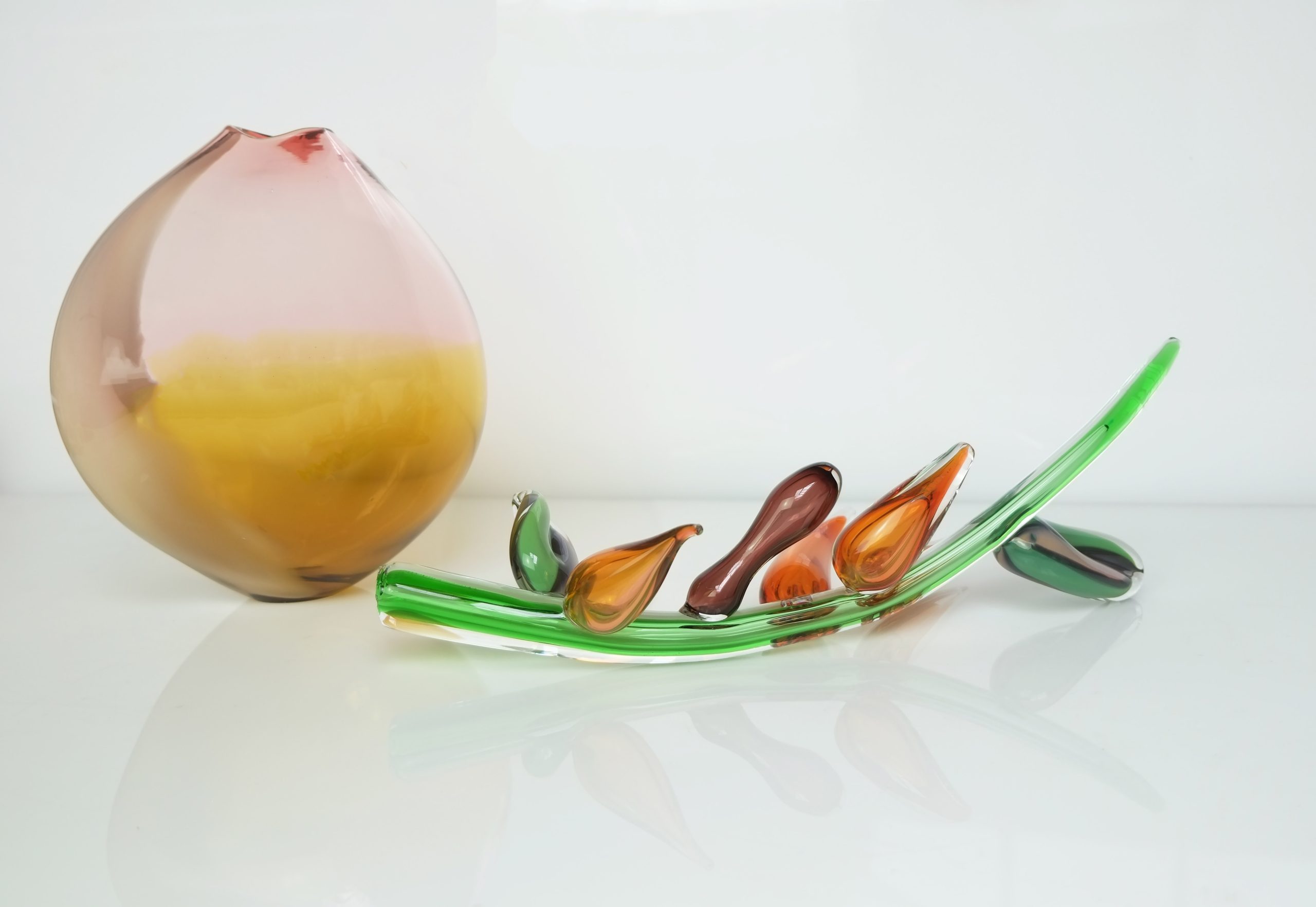 Delicate Gold Pink Cloud & Strelitzio, glass sculptures by Michele Oberdieck